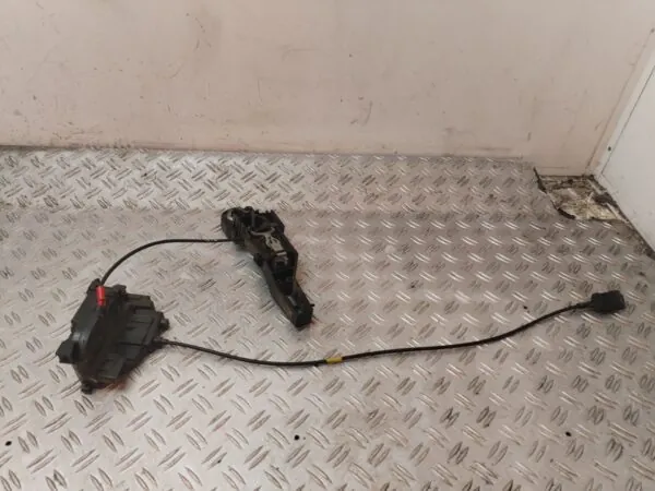 CERRADURA PUERTA DELANTERA DERECHA 130290
