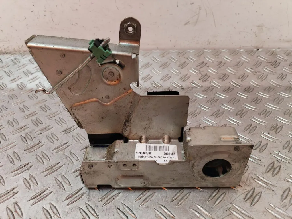 CERRADURA PUERTA TRASERA DERECHA 129358