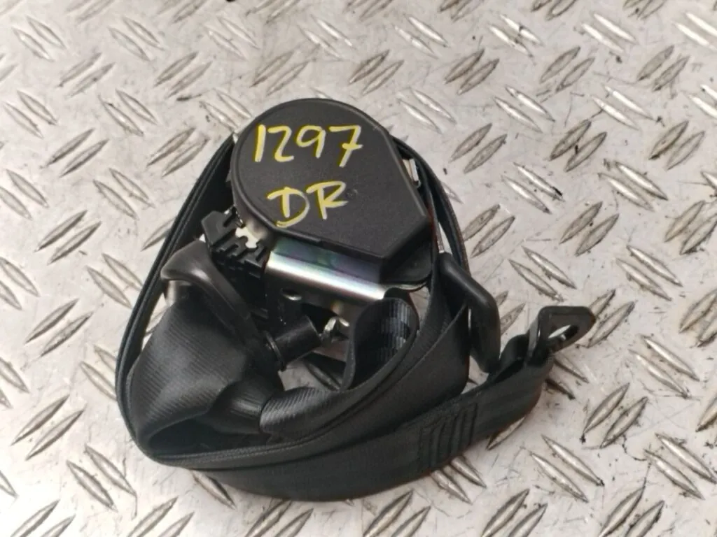 CINTURON SEGURIDAD DELANTERO DERECHO 130120