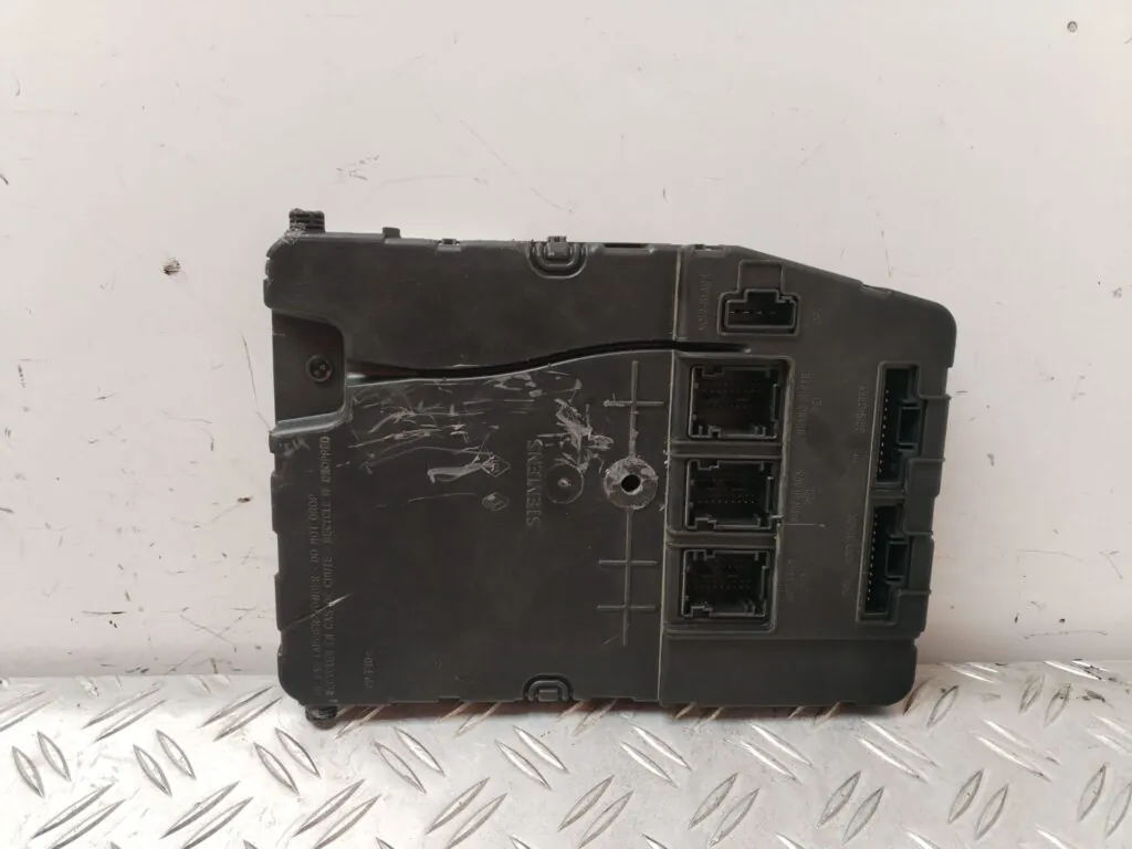 CAJA RELES / FUSIBLES 126319