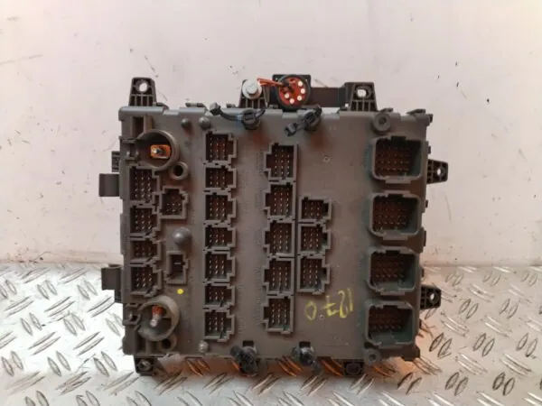 CAJA RELES / FUSIBLES 129740