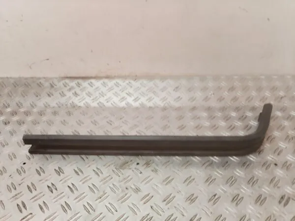 SOPORTE / GUIA PUERTA CORREDERA 130001