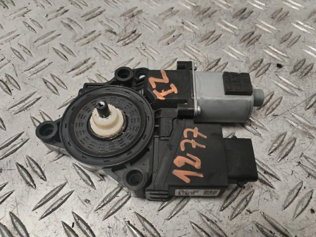 MOTOR ELEVALUNAS DELANTERO IZQUIERDO 130515