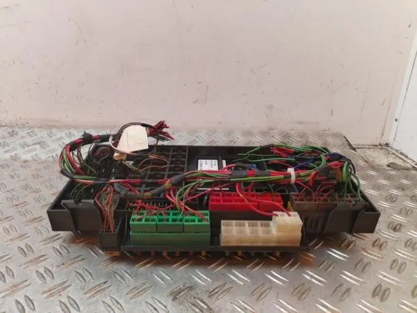 CAJA RELES / FUSIBLES 129250