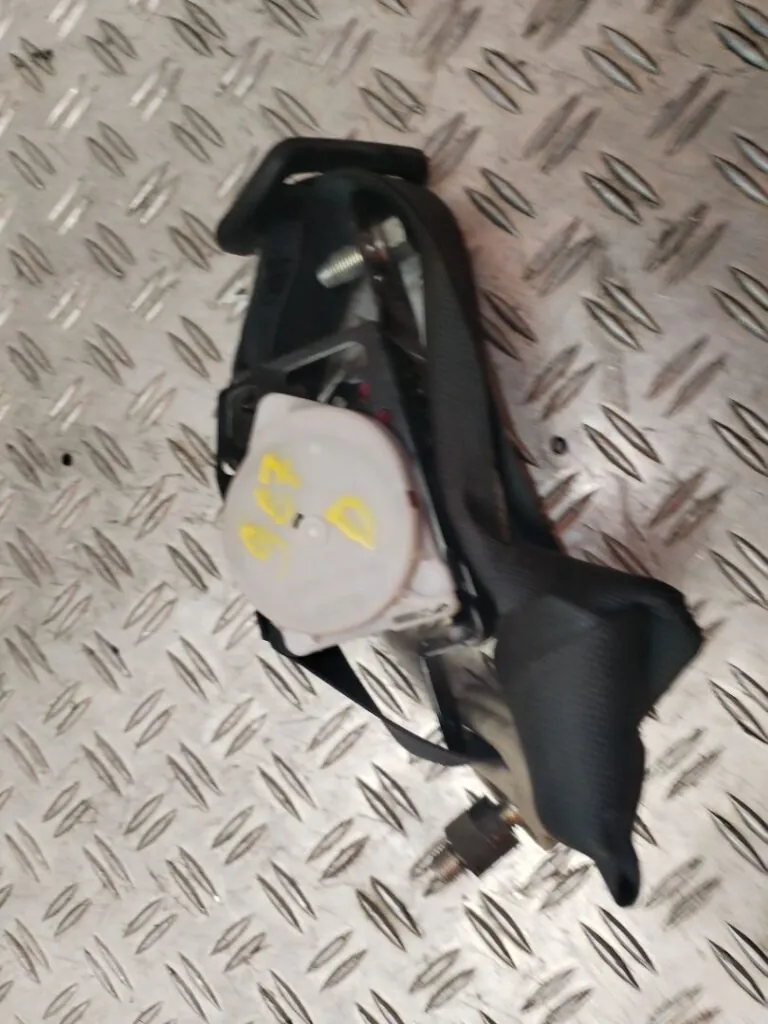 CINTURON SEGURIDAD DELANTERO DERECHO 129302