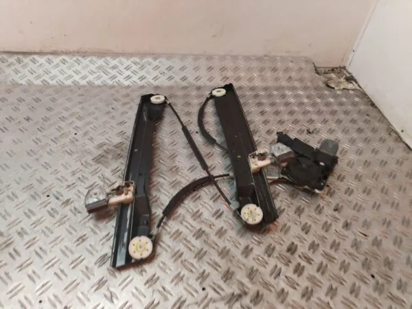 ELEVALUNAS DELANTERO IZQUIERDO 130249