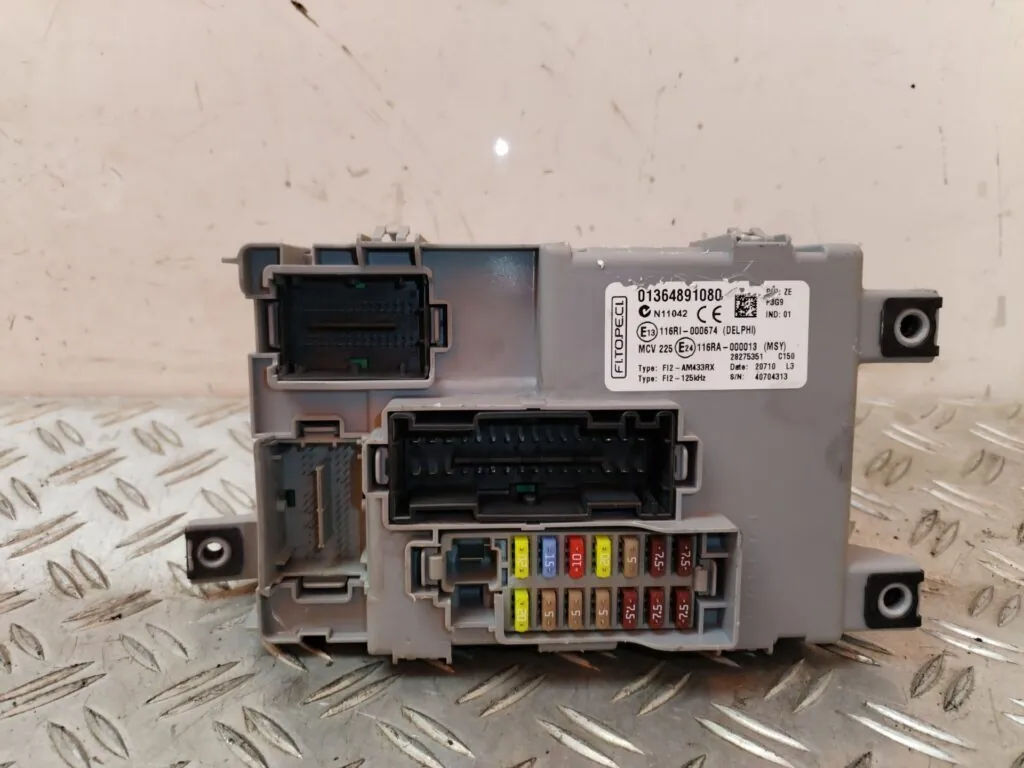 CAJA RELES / FUSIBLES 129970