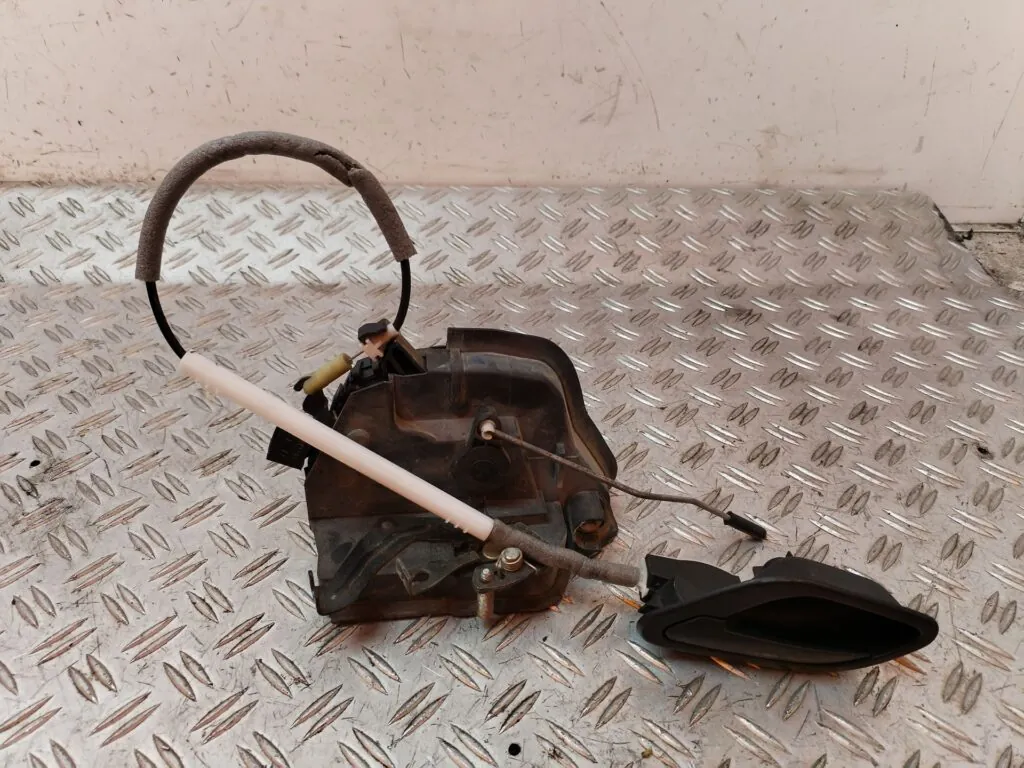 CERRADURA PUERTA DELANTERA IZQUIERDA 129744