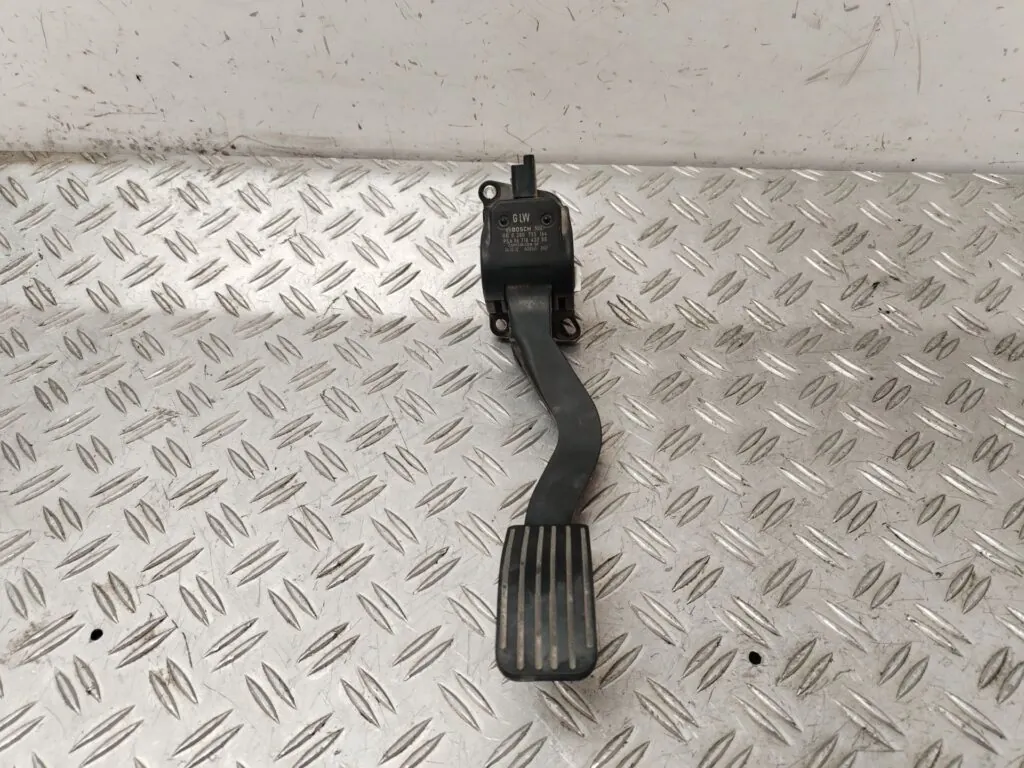 PEDAL ACELERADOR 130025