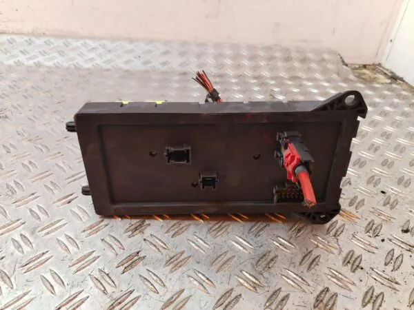 CAJA RELES / FUSIBLES 129949