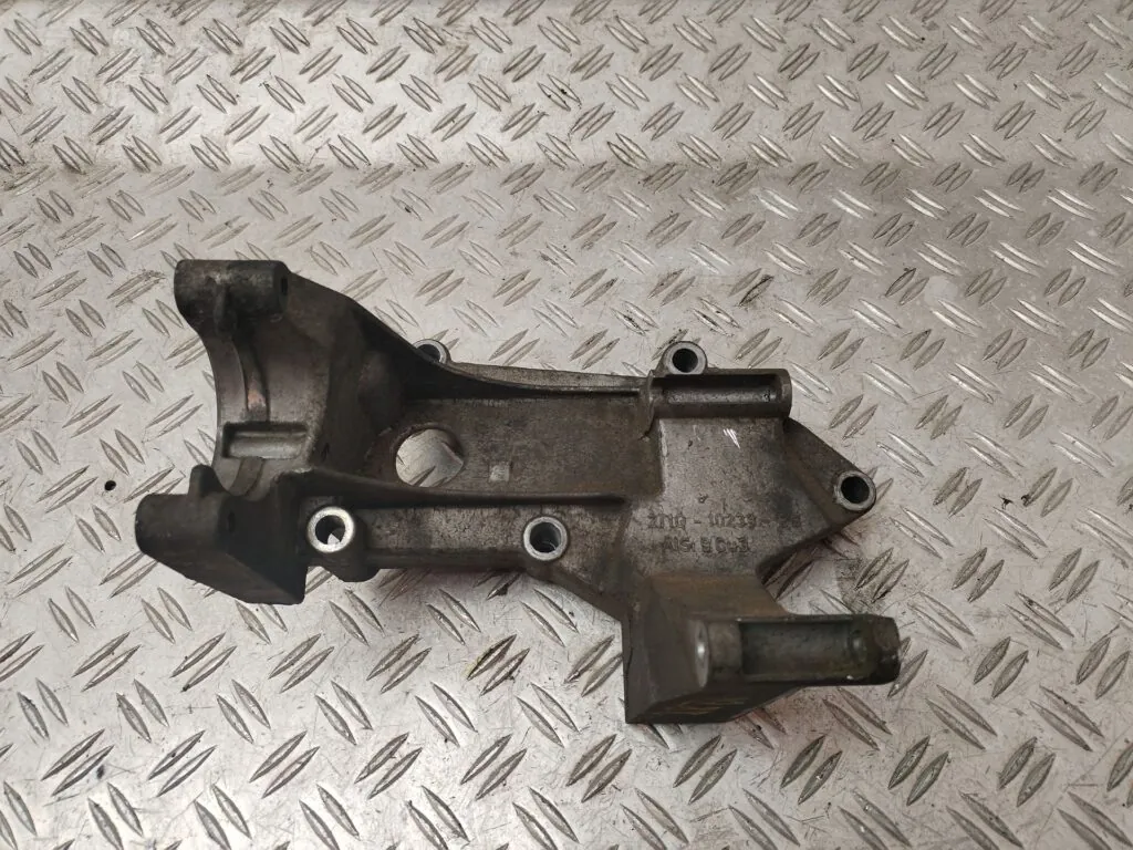 SOPORTE ALTERNADOR 131198