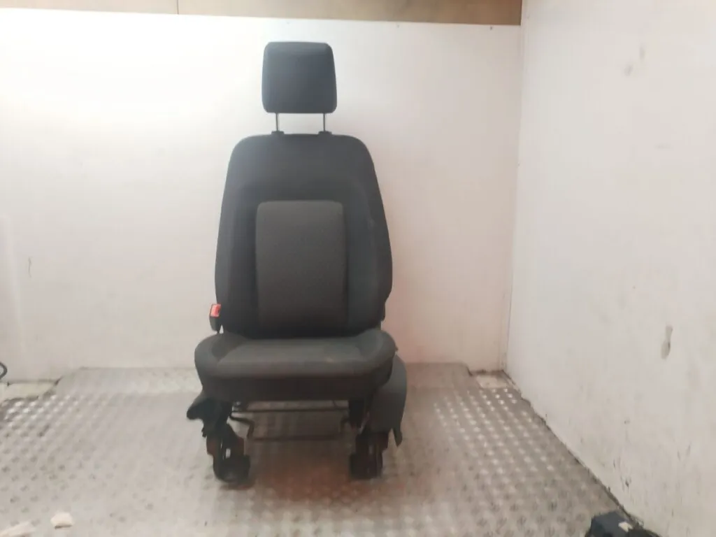 ASIENTO DELANTERO IZQUIERDO 130669