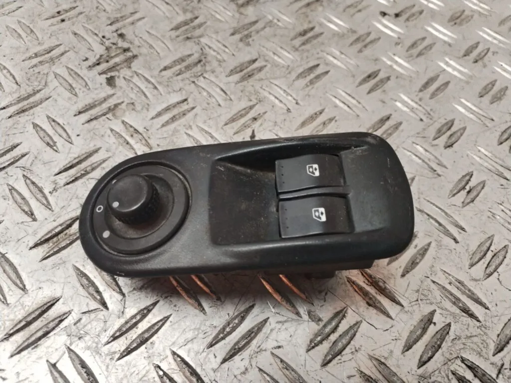 MANDO ELEVALUNAS DELANTERO IZQUIERDO 130823