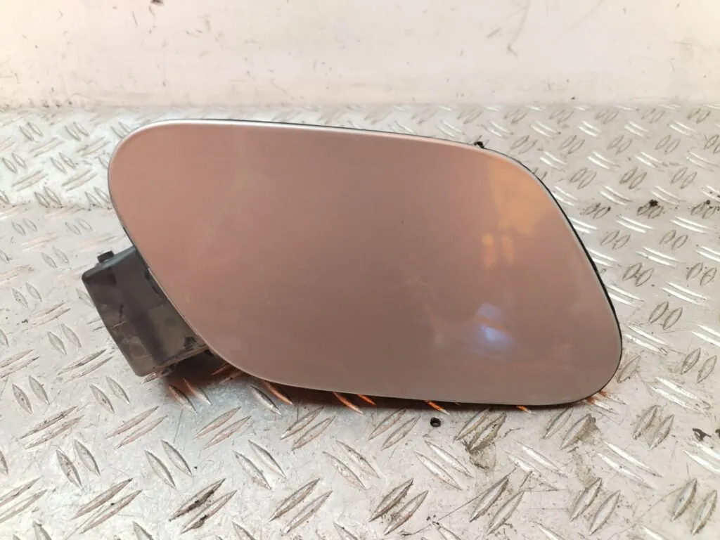 TAPA EXTERIOR COMBUSTIBLE 131001