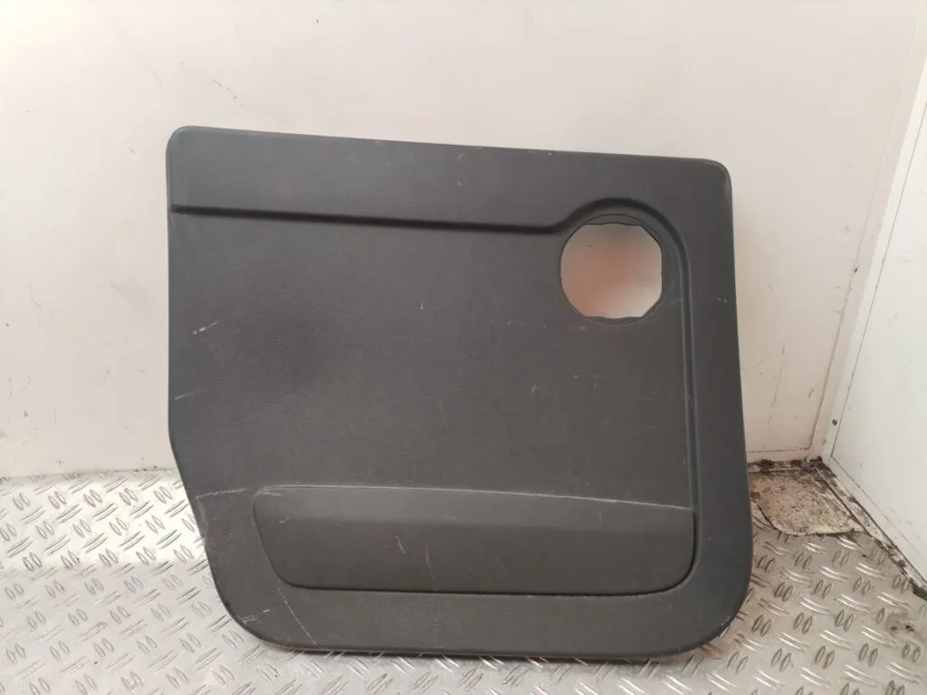 GUARNECIDO PUERTA TRASERA IZQUIERDA 131441