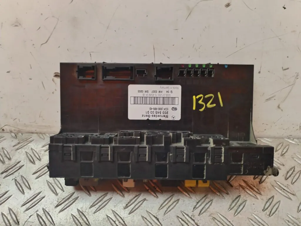 CAJA RELES / FUSIBLES 131152
