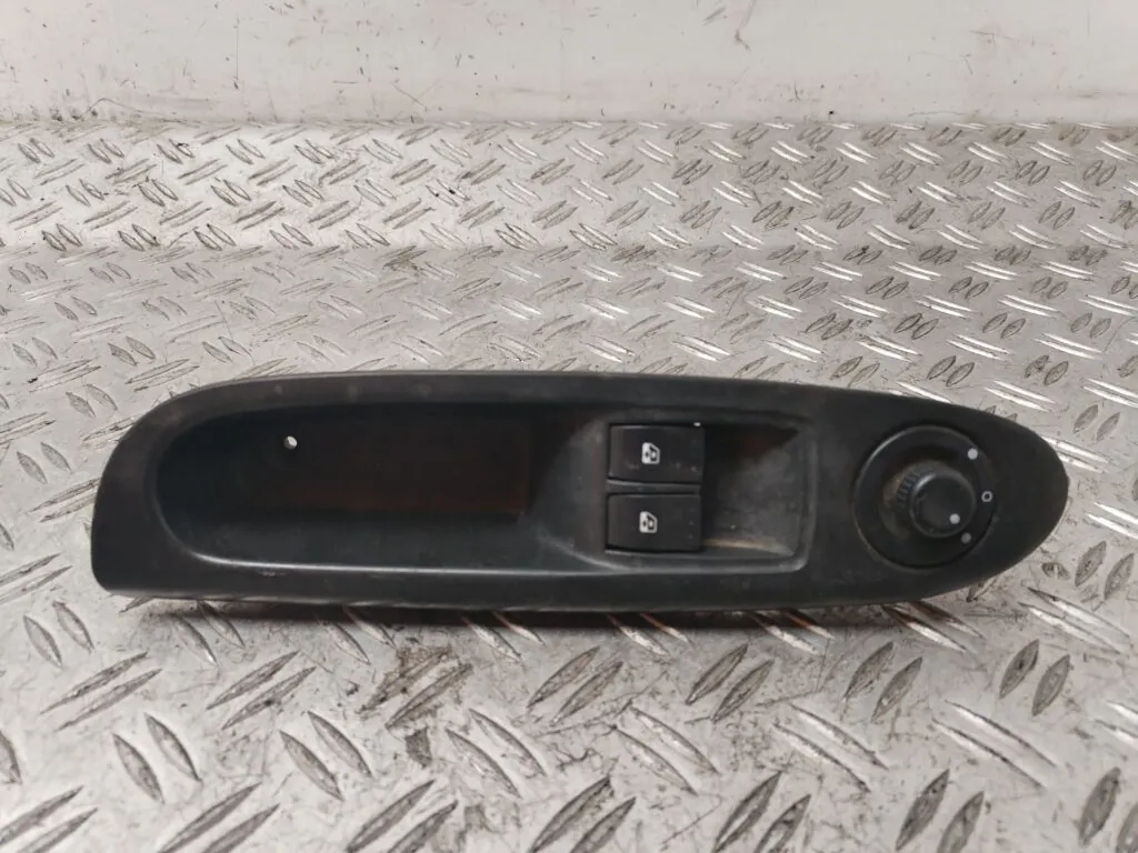MANDO ELEVALUNAS DELANTERO IZQUIERDO 130844