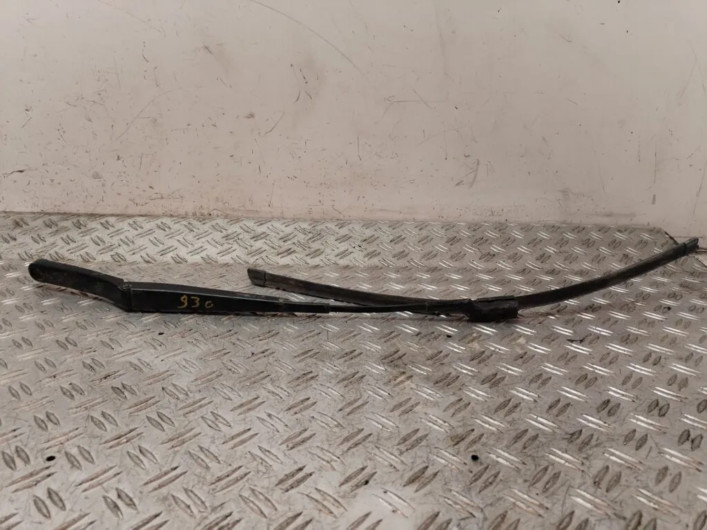 BRAZO LIMPIA DELANTERO IZQUIERDO 130690