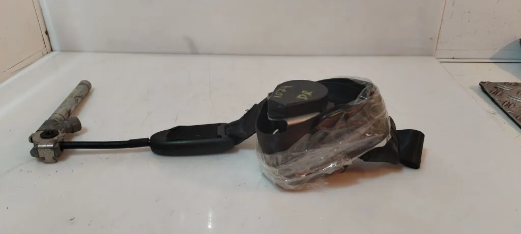 CINTURON SEGURIDAD DELANTERO DERECHO 125053