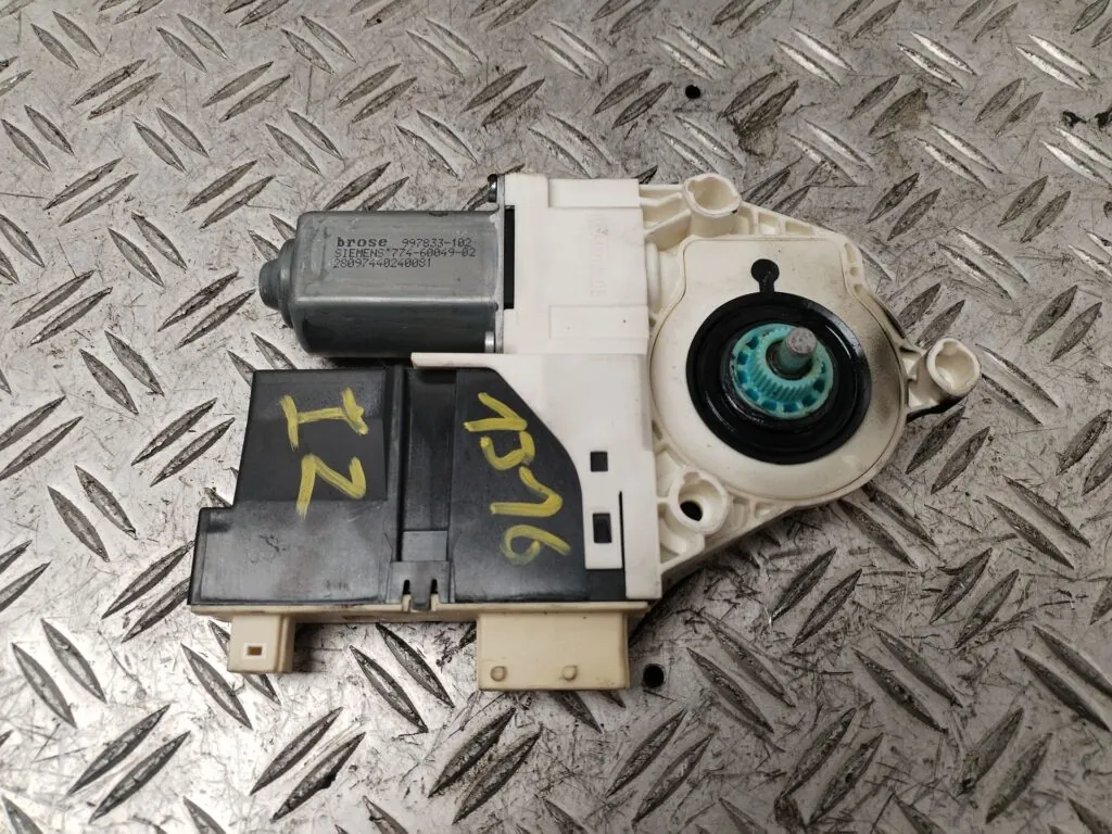MOTOR ELEVALUNAS DELANTERO IZQUIERDO 130830