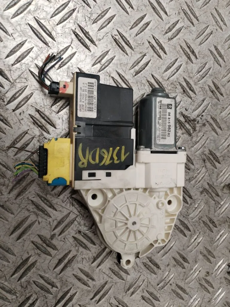 MOTOR ELEVALUNAS DELANTERO DERECHO 130832