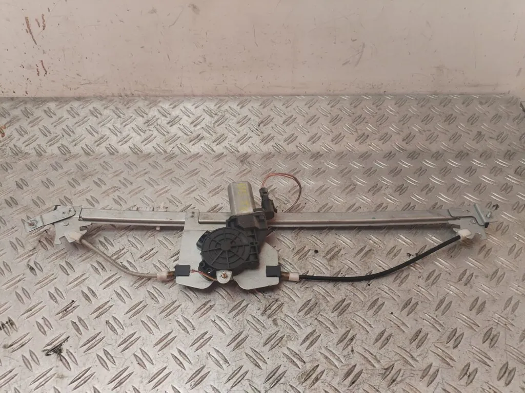 ELEVALUNAS DELANTERO IZQUIERDO 130797